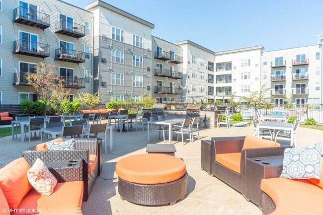 Building Photo - 2 bedroom in OAKBOOK TERRACE IL 60181