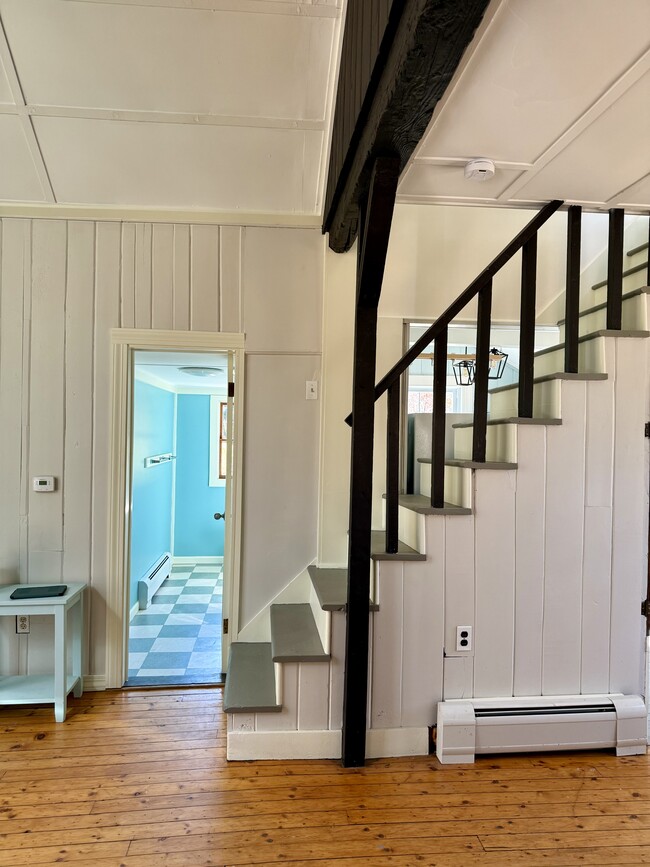 Building Photo - 256 Shelburne Falls Rd