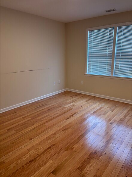 Building Photo - 398 Franklin Ave