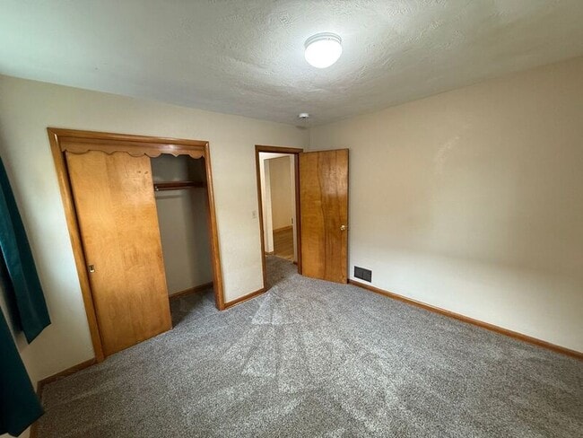 Building Photo - 595 18th St NE