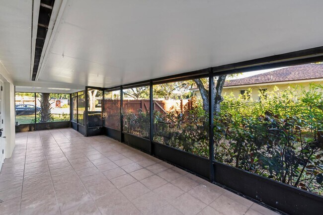 Building Photo - 5073 SW 28th Ave