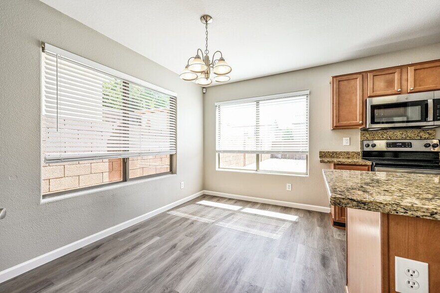 Building Photo - 2531 W White Feather Ln