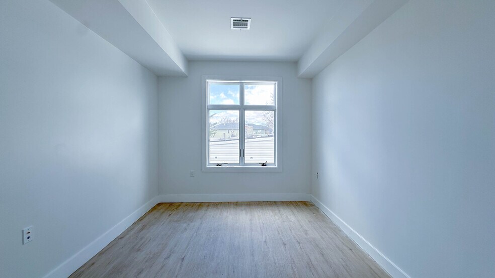Building Photo - 276 Duncan Ave