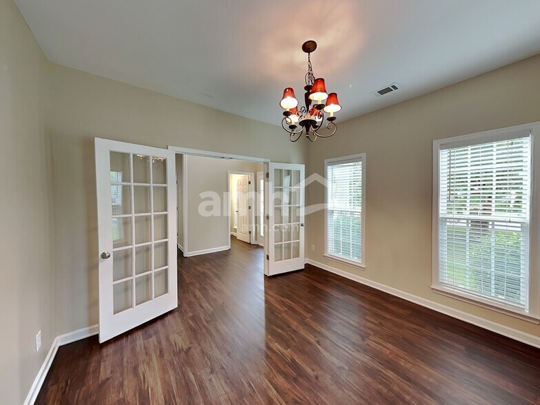 Building Photo - 122 Tilton Dr