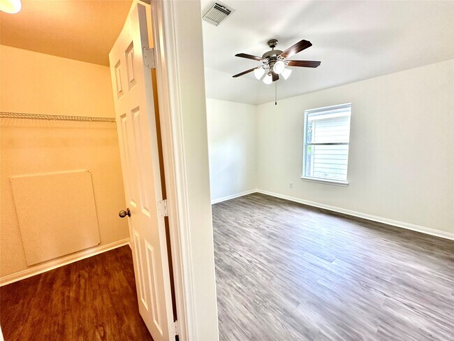 Building Photo - 25311 Clover Ranch Dr