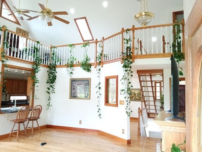 Building Photo - 2179 Sorrento Dr