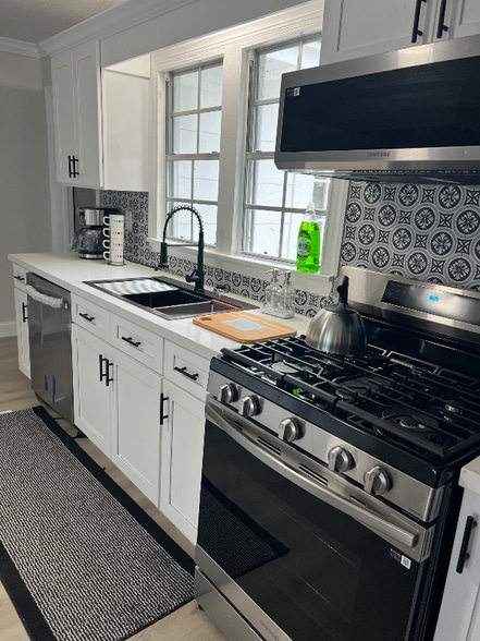 Building Photo - 3449 W Parkway St