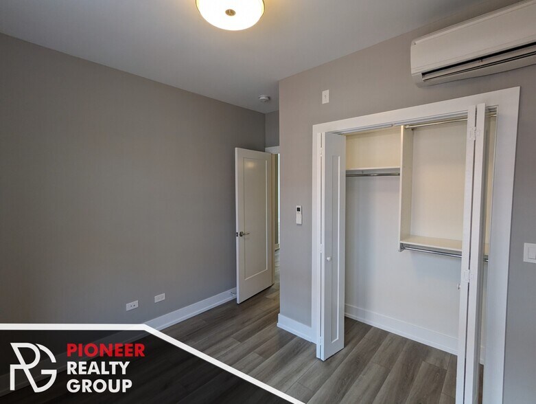 Building Photo - 3943 N Janssen Ave