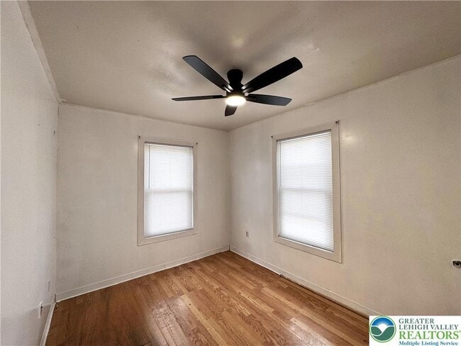 Building Photo - 527 Bradley St