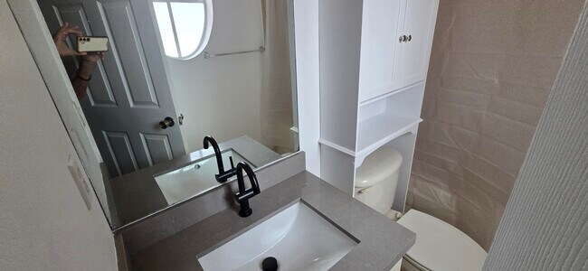 Building Photo - 4948 Leeward Ln