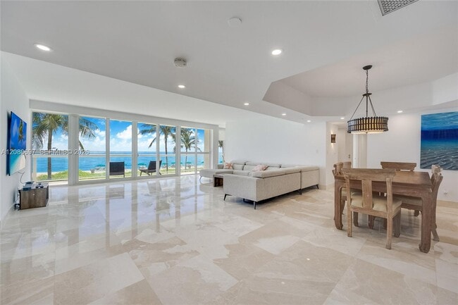 Building Photo - 16425 Collins Ave