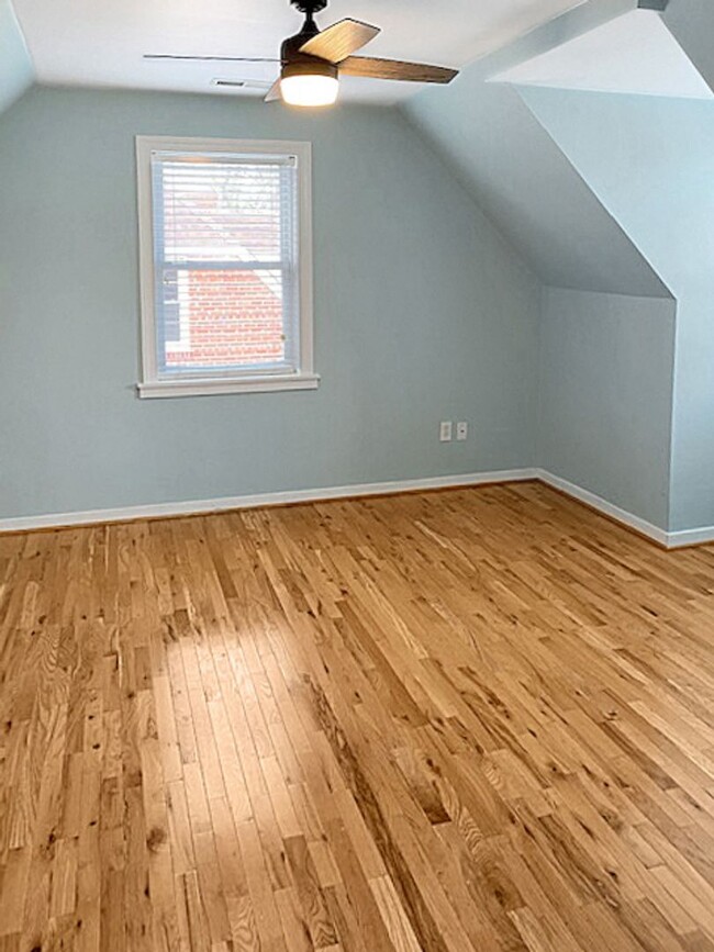 Building Photo - Cozy, yet spacious Cape close to Carytown!