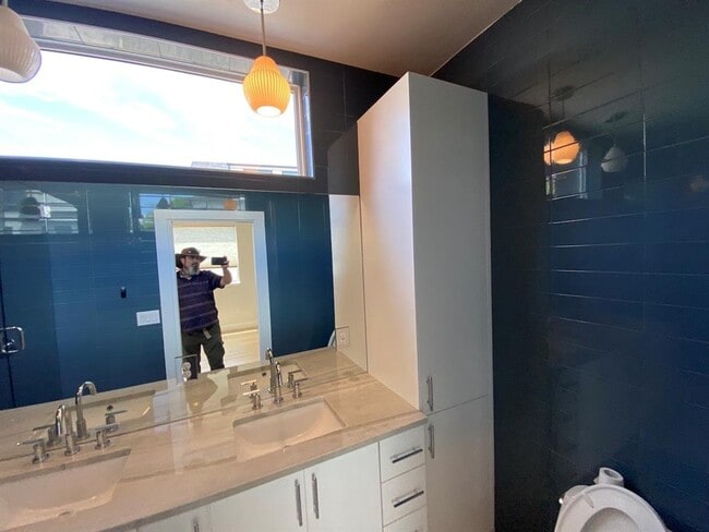 Building Photo - 1903 E 8th St