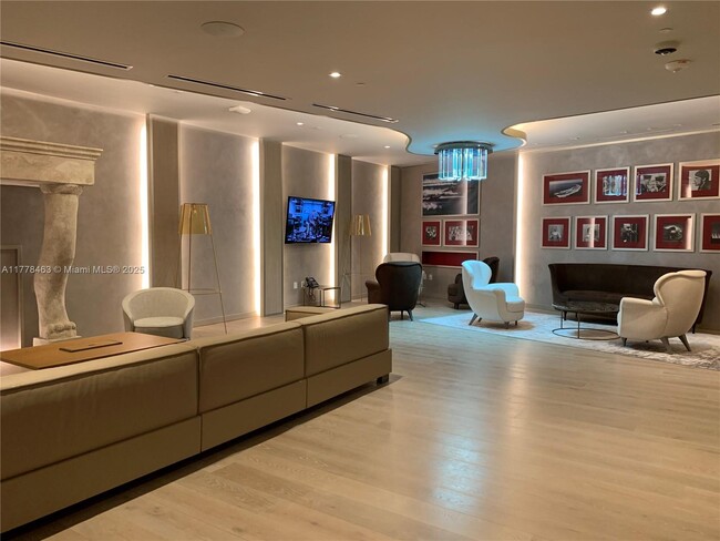 Building Photo - 1000 Brickell Plaza