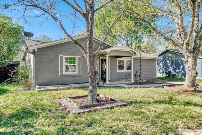 Building Photo - 5001 Canella Dr