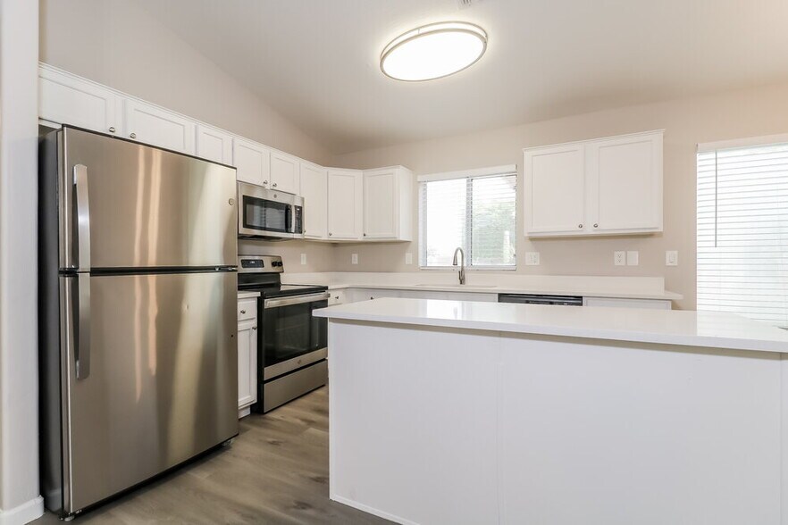 Building Photo - 3245 E Kristal Way