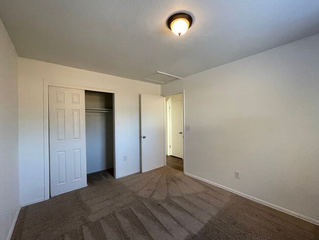 Building Photo - Cozy Tri-Level Home in Thornton! AVAILABLE...