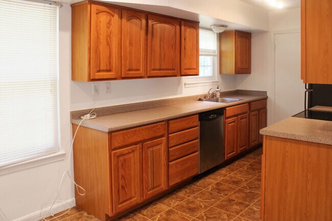 Building Photo - 3032 Churchill Ct