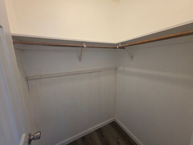 Building Photo - Gareth Ln - Triplex