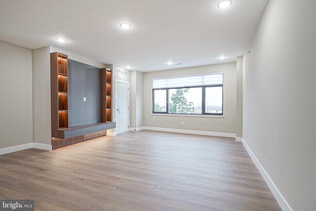 Building Photo - 4432 Wingate St