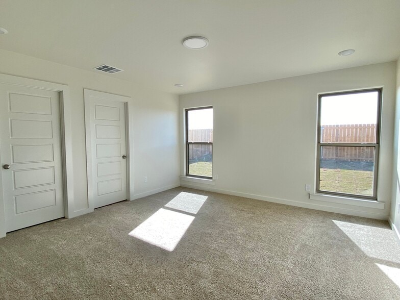 Building Photo - 2902 Farmhouse Ave