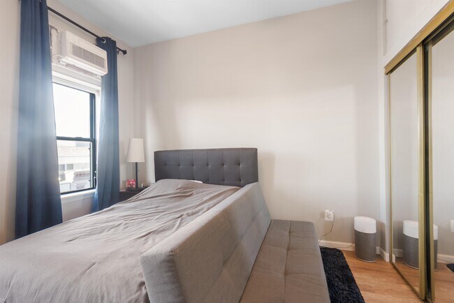 Building Photo - 813 Park Ave