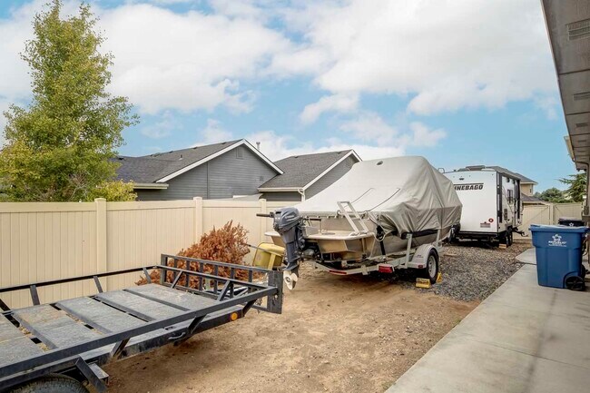 Building Photo - 15495 Blue Sky Ave