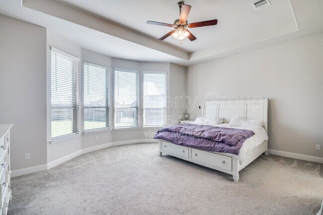 Building Photo - 736 Sterling Dr