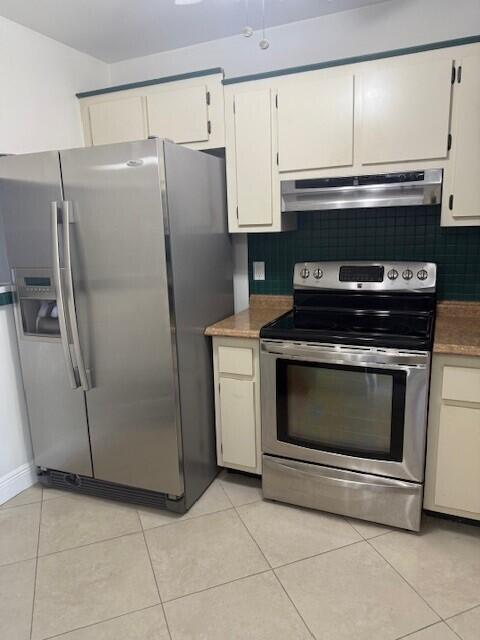 Building Photo - 21911 Lake Forest Cir