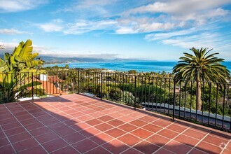 Building Photo - LARGE MESA HOME WITH SPECTACULAR VIEWS!