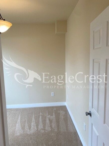 Building Photo - Charming 2 Bedroom Home With 1 Car Garage and A Covered Porch