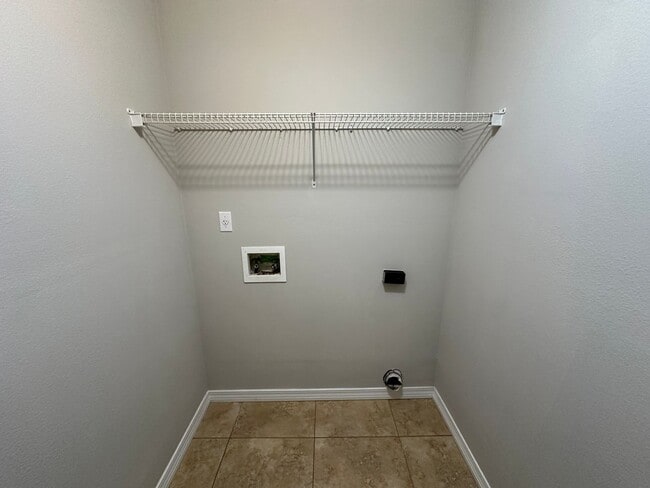 Building Photo - 2 bedroom 2 bath cottage home for rent in Hampton Lakes!