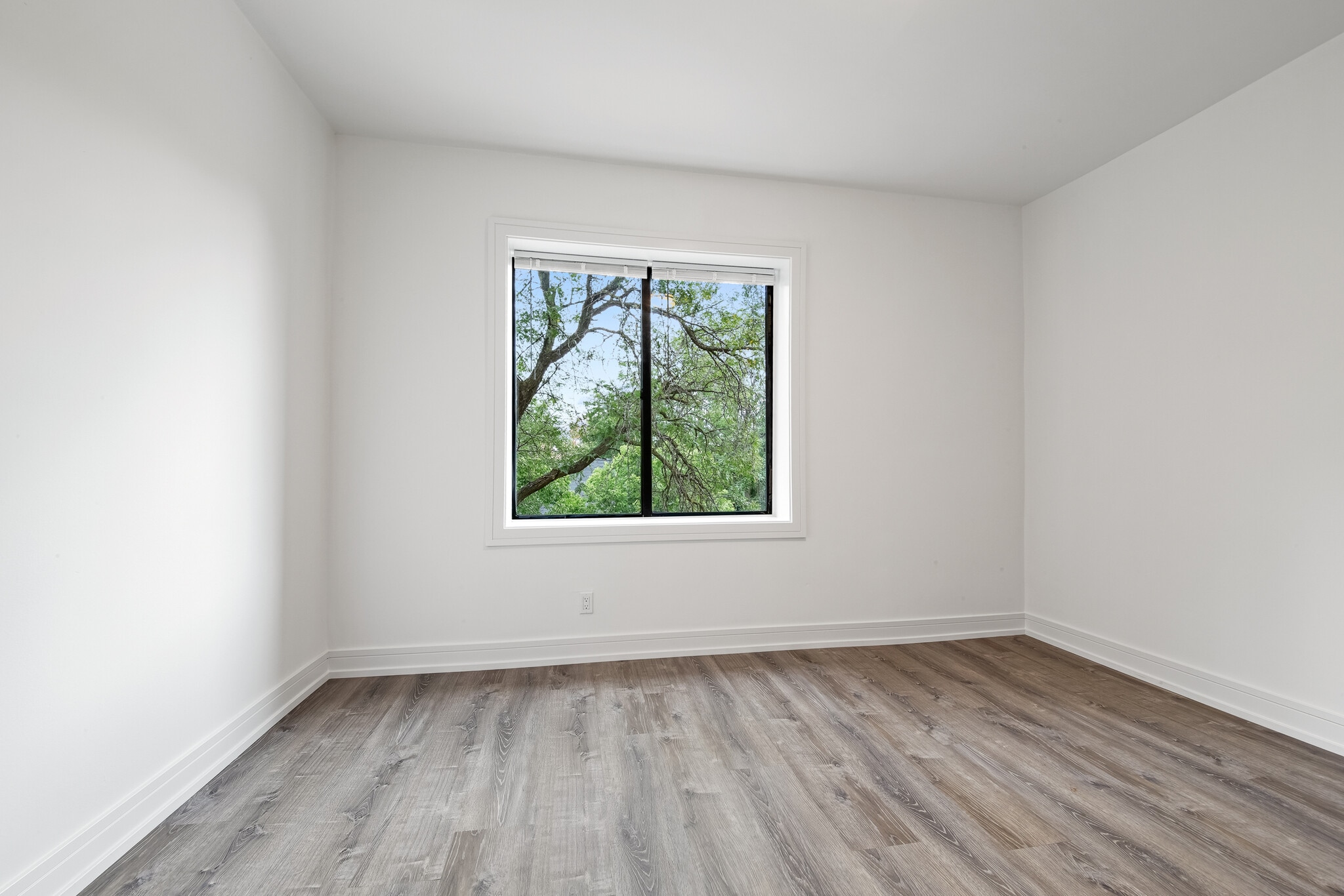 Building Photo - 1902 N Whipple St