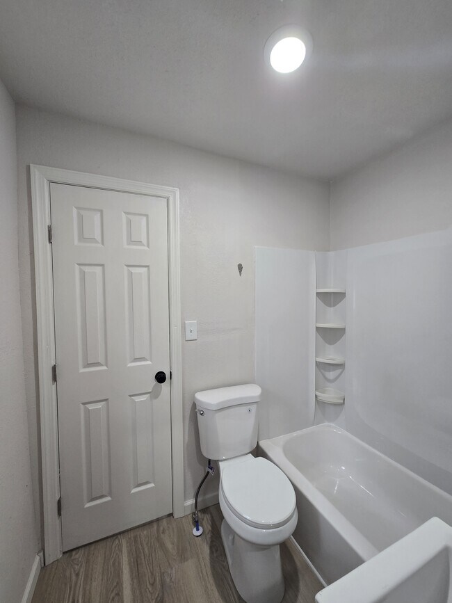 Building Photo - 1031 New York St