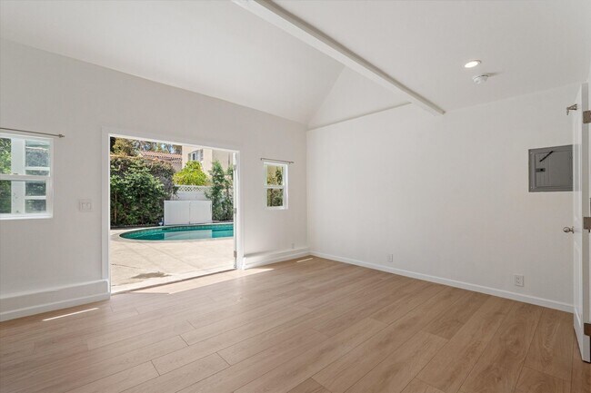 Building Photo - 4 Bed • 3 Bath • 2,135 Sq Ft (Main House) ...