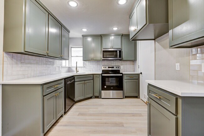 Building Photo - 320 NW 86th St
