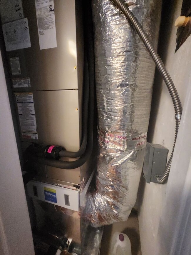 Building Photo - Move in Ready in NW Gainesville!