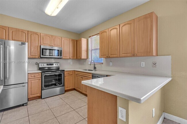 Building Photo - 5149 SW 137th Ave