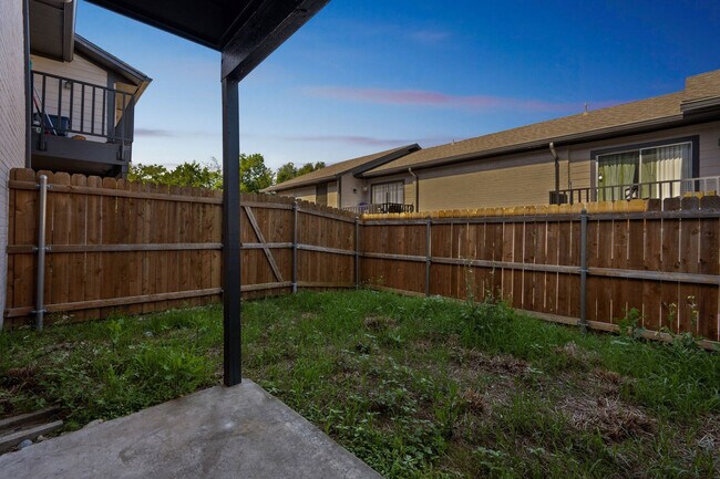 Building Photo - 210 W Tarrant Rd