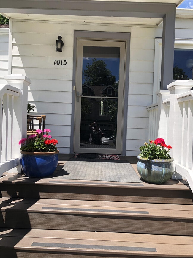 Building Photo - 1015 Forest Ave