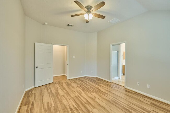 Building Photo - 3733 Breckenridge Dr