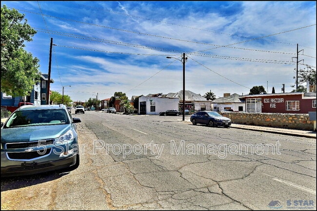 Building Photo - 615 Arizona Ave