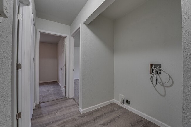 Interior Photo - Larch1642 (KC-AM)