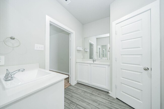 Building Photo - Stylish, Bright & Energy-Smart Living in R...