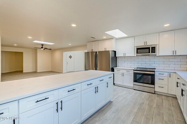 Building Photo - 2028 S College Ave