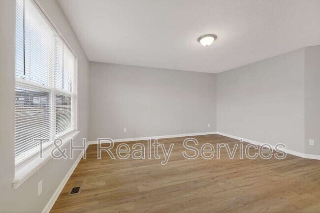 Building Photo - 156 Haugh St