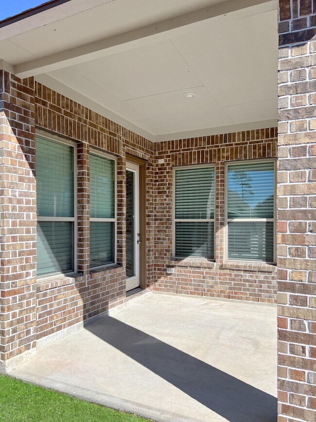 Building Photo - 16807 Hemlock Grove Dr