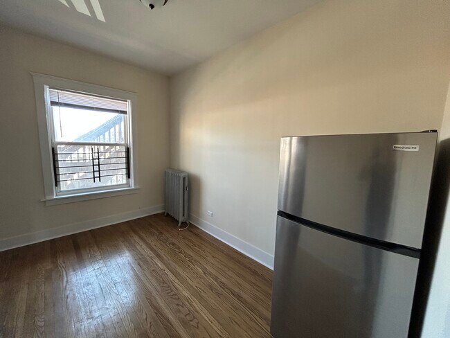 Building Photo - 2661 N Spaulding-224
