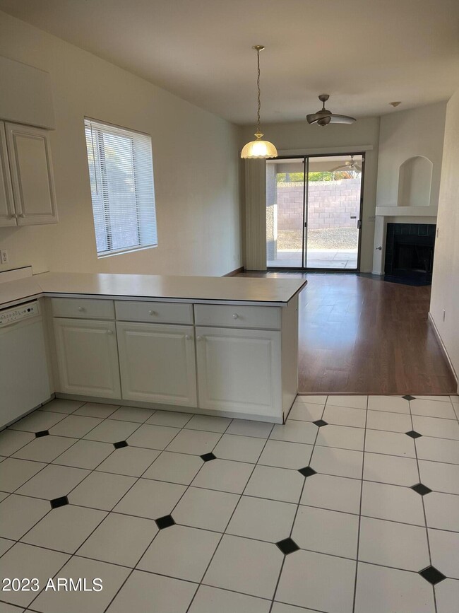 Building Photo - 4722 E Chisum Trail