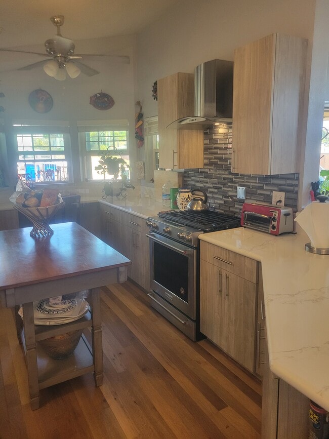 Building Photo - 3952 N Granada Ave